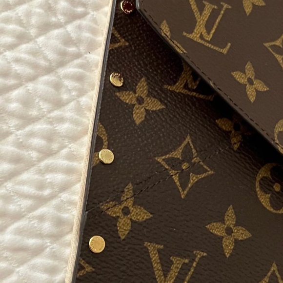 AUTHENTIC LOUIS VUITTON CLUTCH ENVOLOPE MONOGRAM WITH BRASS RIVETS - Picture 3 of 11